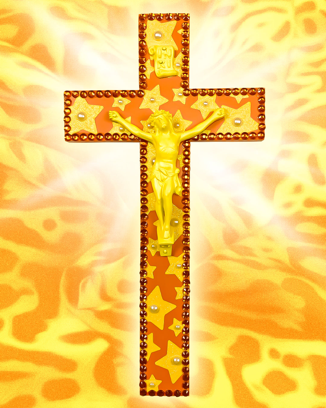 Crucifix Orange Étoiles Jaunes God is Queer