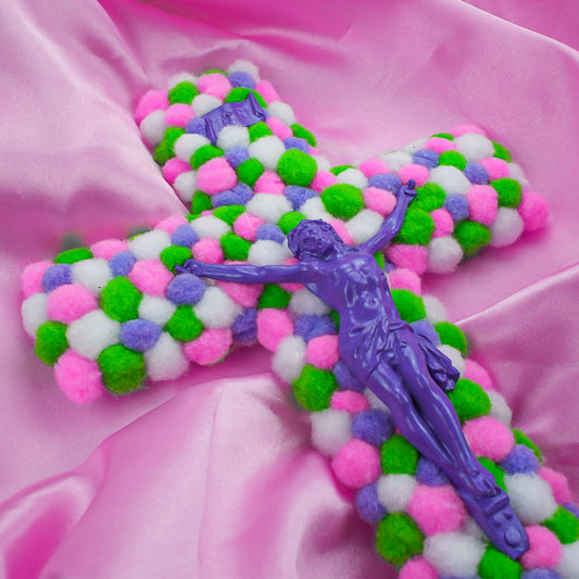 Crucifix Ponpons Violet Vert Rose God is Queer