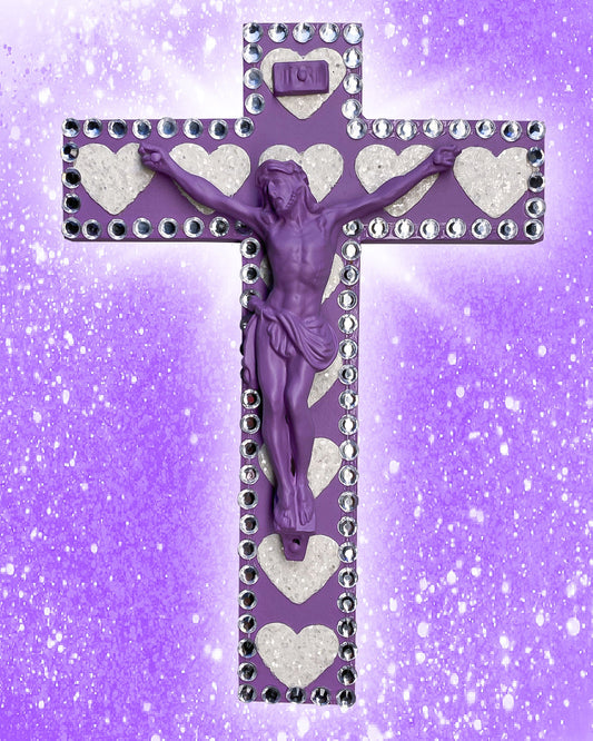 Crucifix Violet Coeur Blanc à Paillettes God is Queer