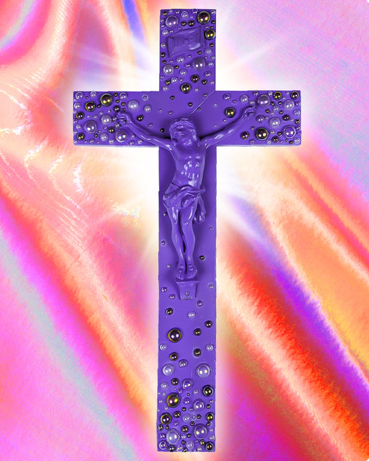 Crucifix Violet Perles Chromées God is Queer