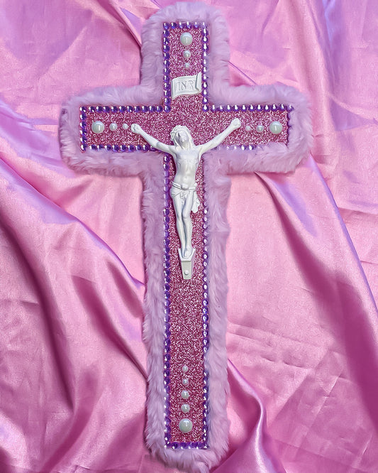 Crucifix Fourrure/Paillettes Rose God is Queer