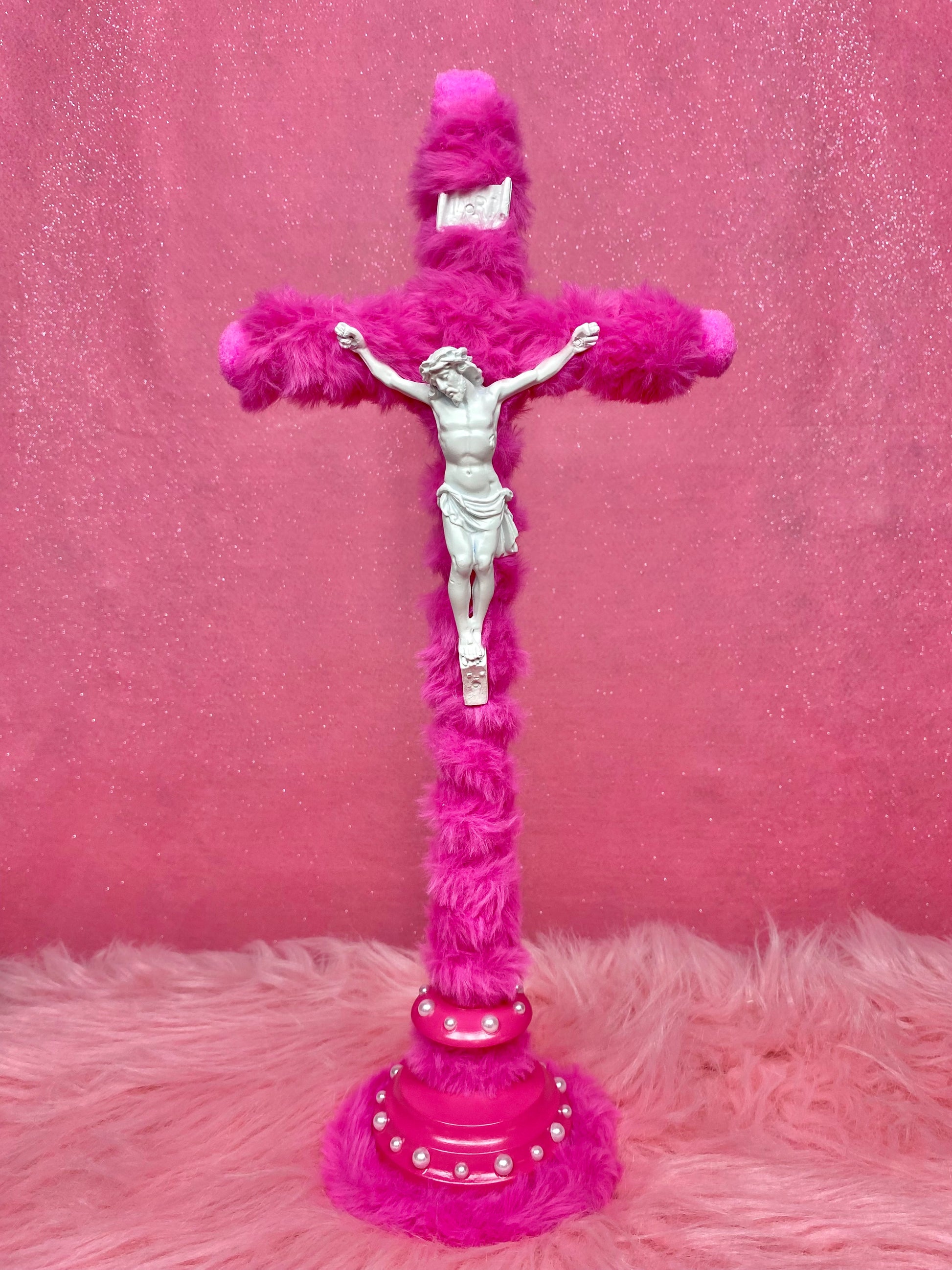 Crucifix Coeurs Rouge/Rose (Copie) God is Queer