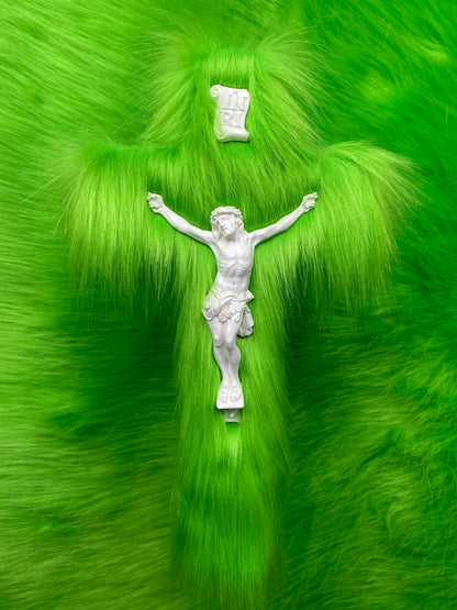 Crucifix Fourrure Verte God is Queer