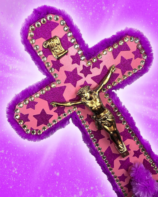 Crucifix Bénitier Violet/Rose God is Queer