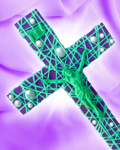 Crucifix Cordé Vert/Violet God is Queer
