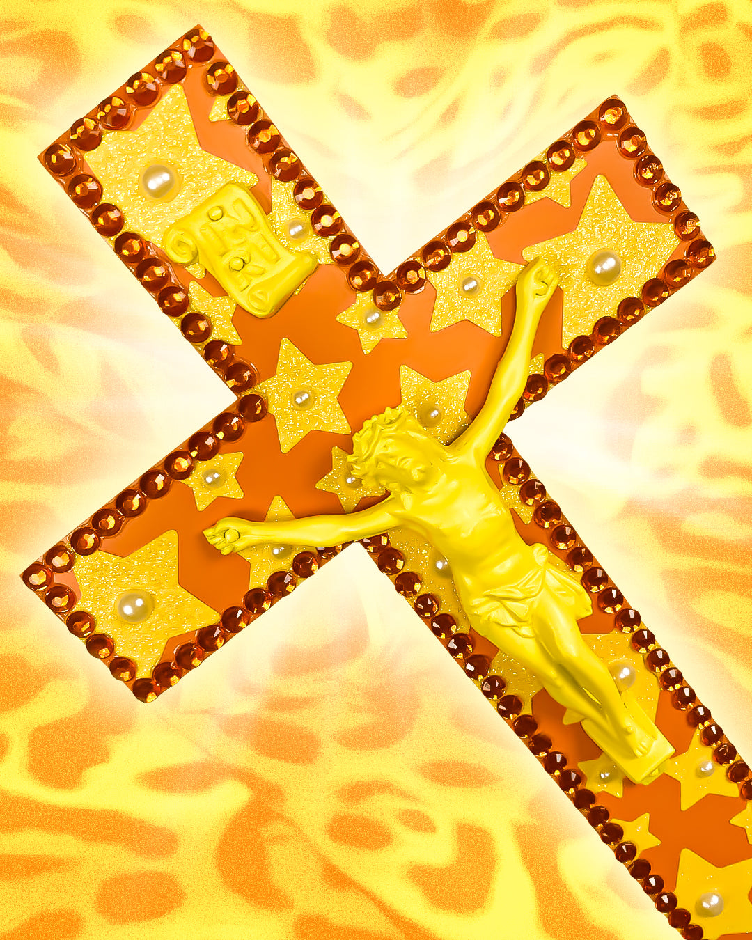Crucifix Orange Étoiles Jaunes God is Queer