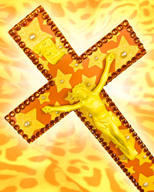 Crucifix Orange Étoiles Jaunes God is Queer