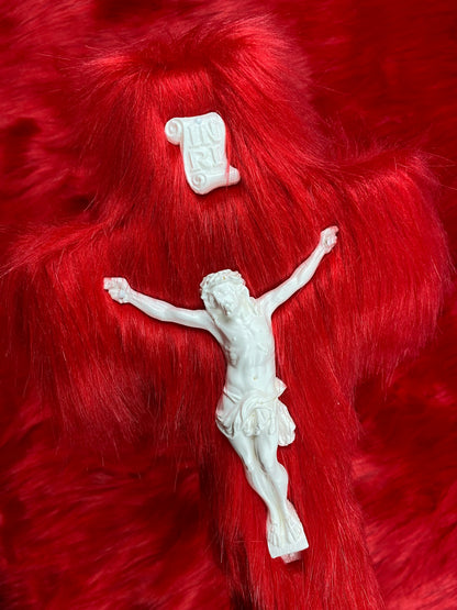 Crucifix Fourrure Rouge God is Queer