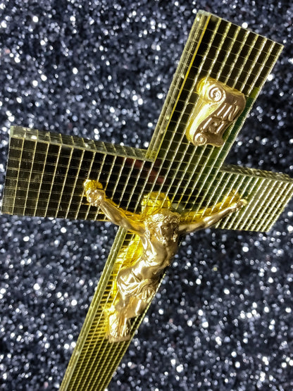 Crucifix à facettes miroir God is Queer