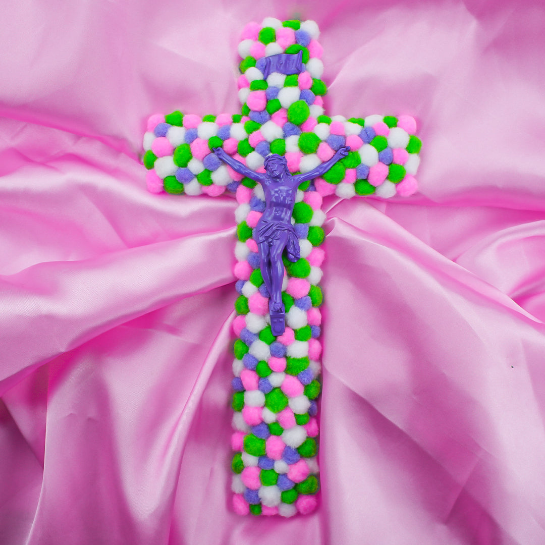 Crucifix Ponpons Violet Vert Rose God is Queer