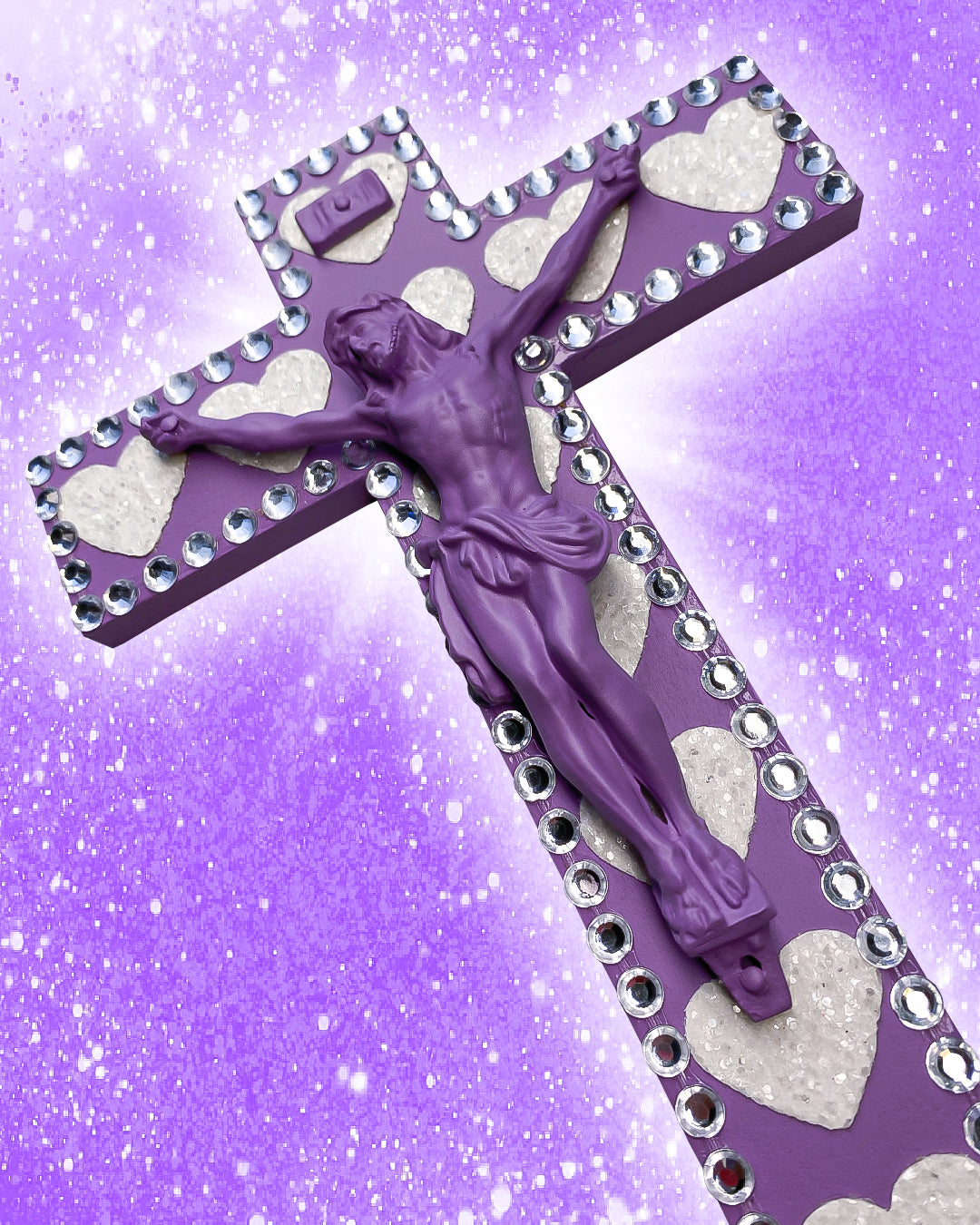 Crucifix Violet Coeur Blanc à Paillettes God is Queer