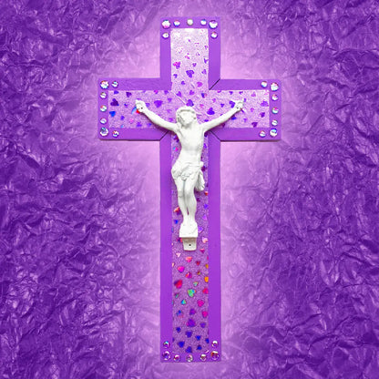 Crucifix Coeurs Violets God is Queer