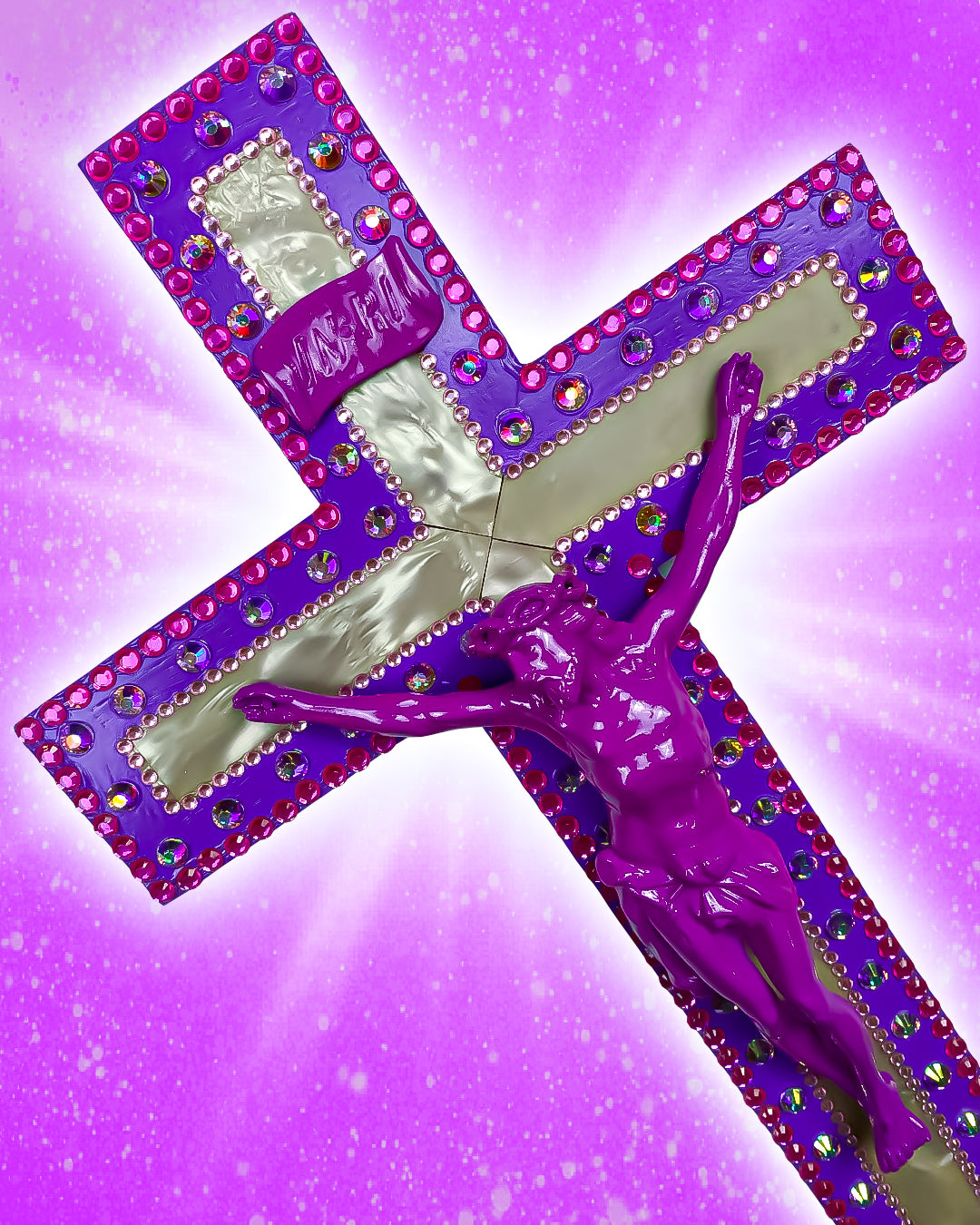 Crucifix Nacre et Strass God is Queer