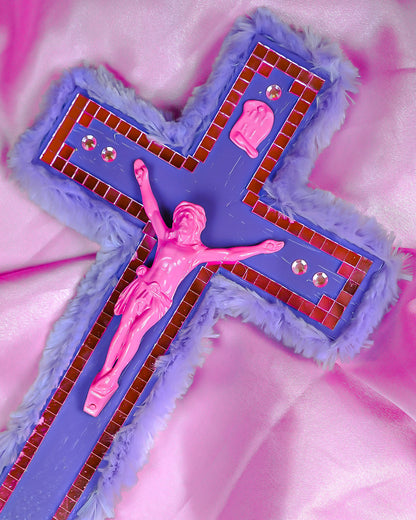 Crucifix Rose/Violet Fourrure et Facette God is Queer