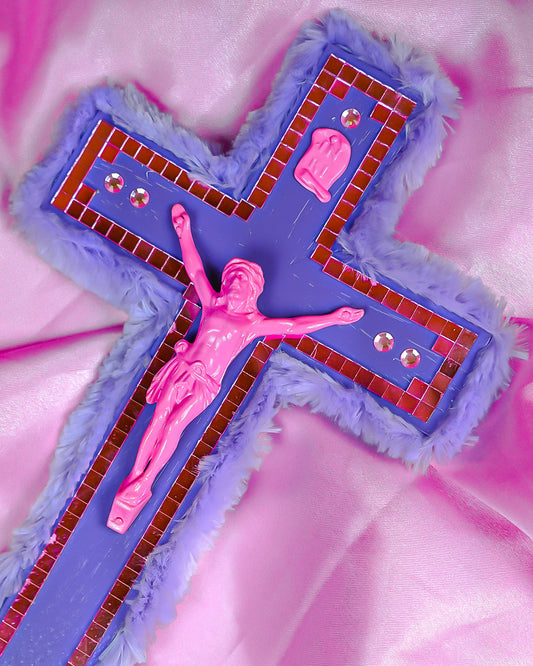 Crucifix Rose/Violet Fourrure et Facette God is Queer
