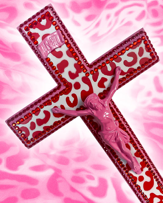 Crucifix Léopard Rouge Rose God is Queer