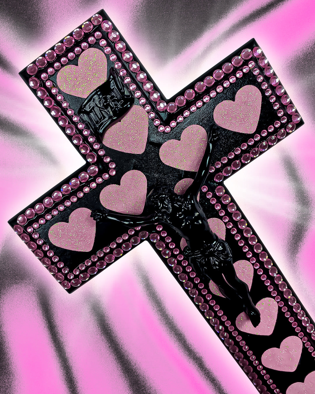 Crucifix Noir Coeurs Roses God is Queer