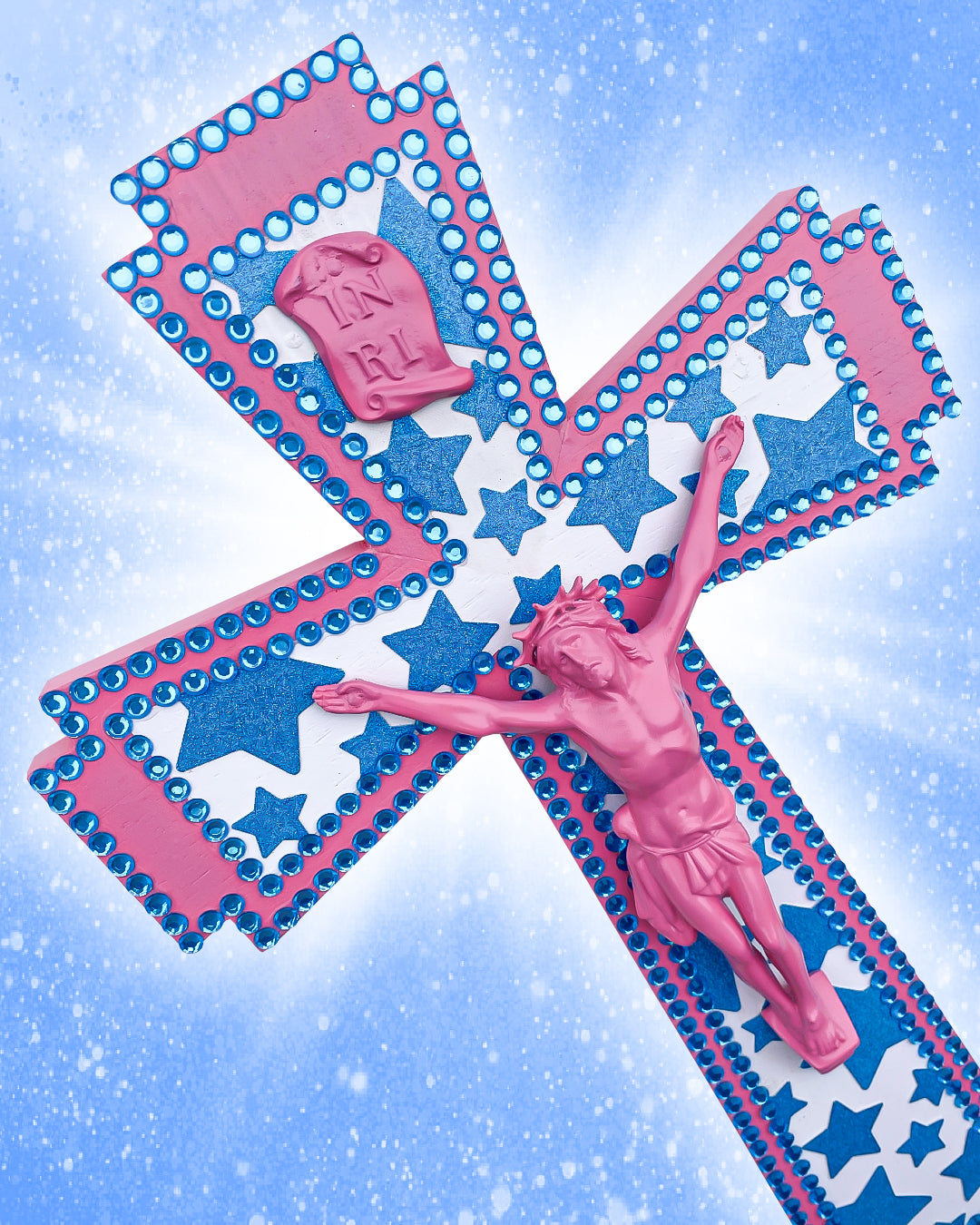 Crucifix Rose Étoiles Bleues God is Queer