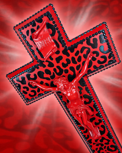 Crucifix Rouge Motif Léopard God is Queer