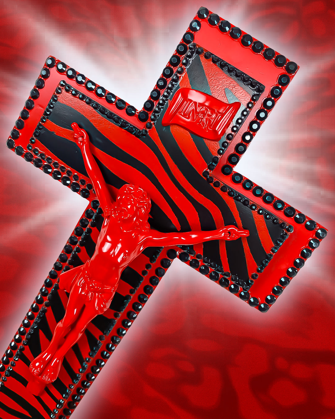 Crucifix Motif Zèbre Rouge et Noir God is Queer