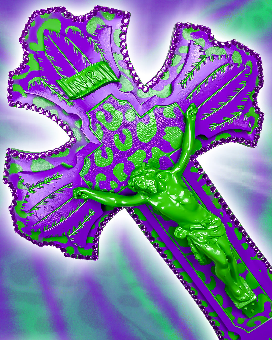 Crucifix Violet Motif Léopard Vert God is Queer