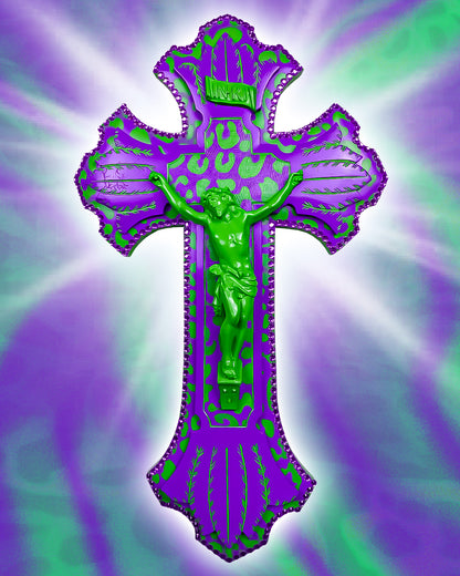 Crucifix Violet Motif Léopard Vert God is Queer